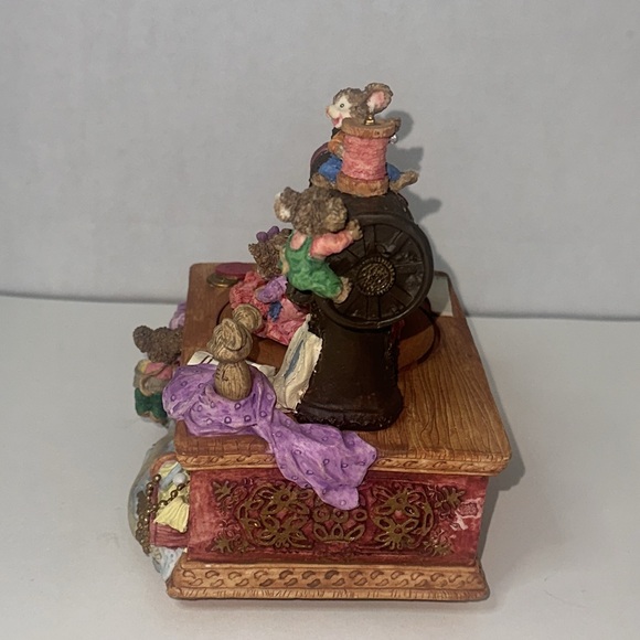 Vintage Music Box Sewing Machine Animated Mice Plays "Tea For Two" Song Motion - Picture 2 of 7